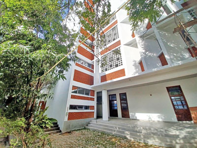 Dr. Jagath Alwis donates advanced science complex to Isipathana College